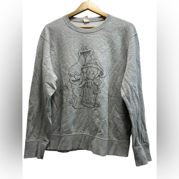 Limited Edition Uniqlo KAWS Sesame Street Unisex Grey Graphic Sweatshirt - Picture 7 of 11